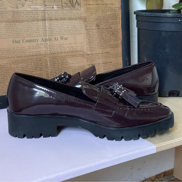 LAST CHANCE Zara Trafaluc size 38 size 7.5 oxblood patent leather loafers - Picture 2 of 12